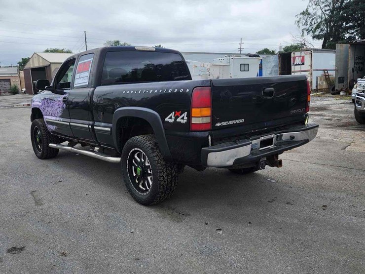 2002-chevy-2500-hd-pickup-truck-image-4