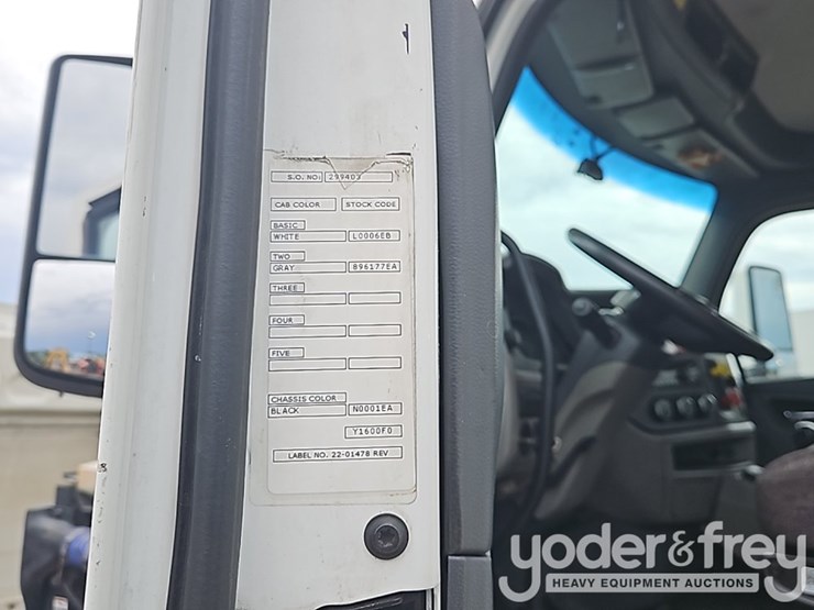 2015-peterbilt-579-image-41