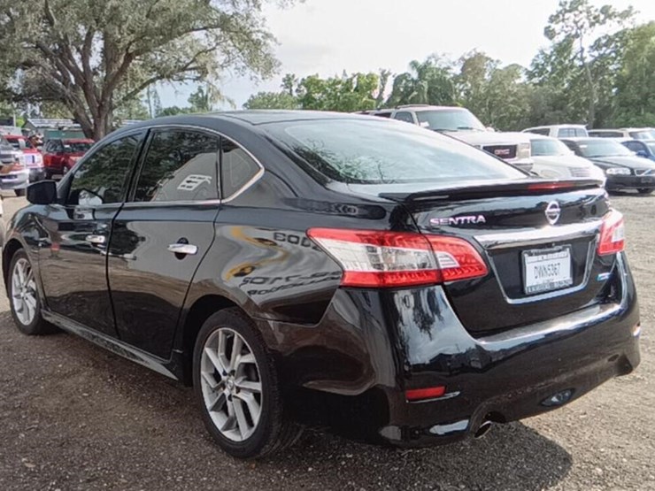2014-nissan-sentra-runs/moves-s-image-7
