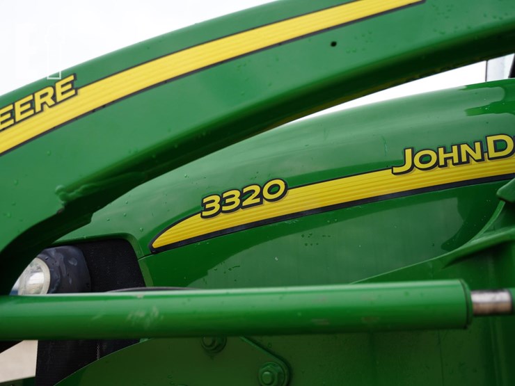 2007-john-deere-3320-image-14