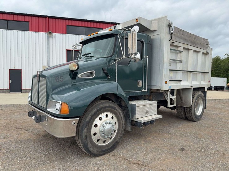 2001-kenworth-t300-image-1