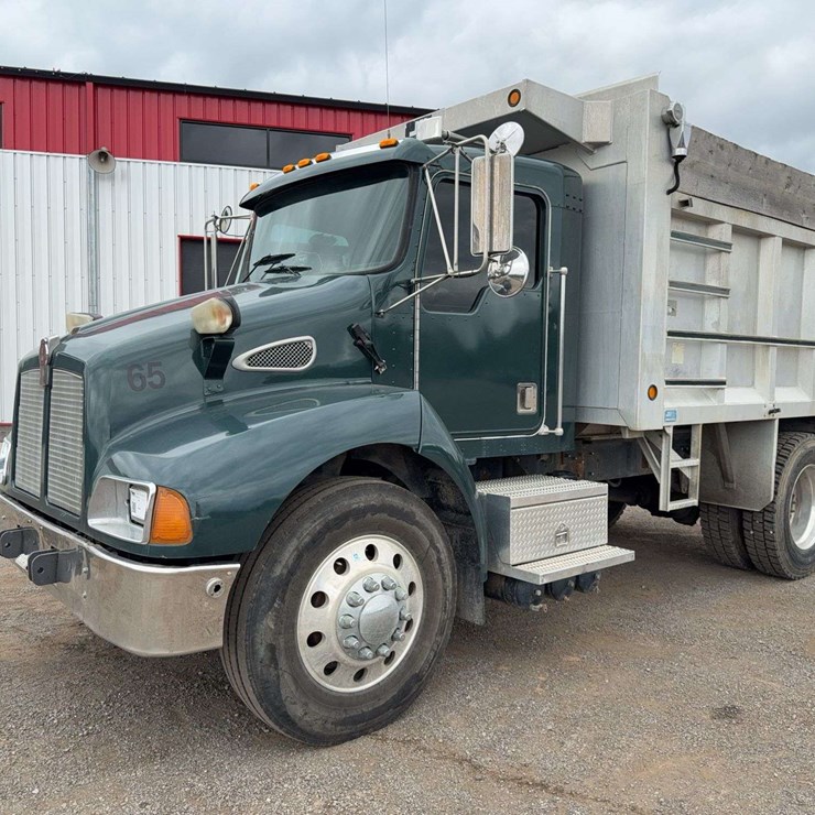 2001 KENWORTH T300