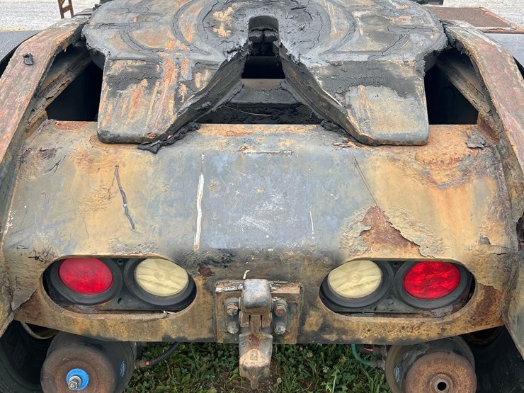 2011-capacity-yard-jockey-image-7