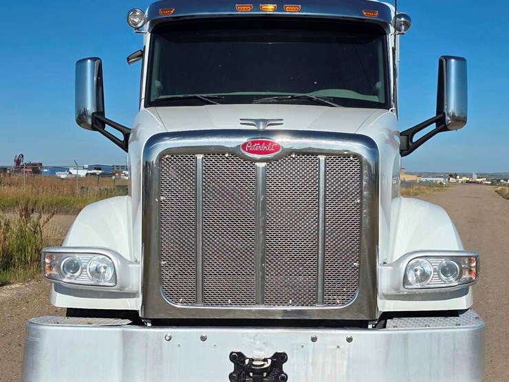 2020-peterbilt-567-image-4