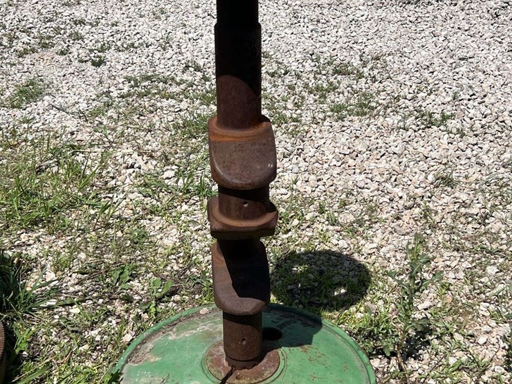 john-deere-model-g-crankshaft-and-flywheel-image-1