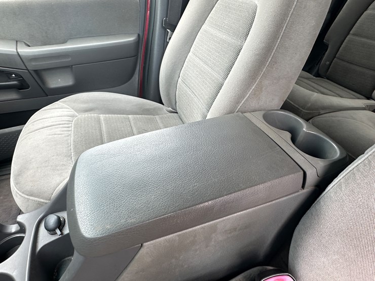 2005-ford-explorer-image-44