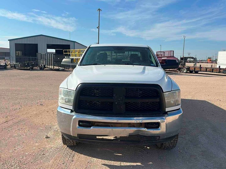 2018-dodge-ram-3500-image-2