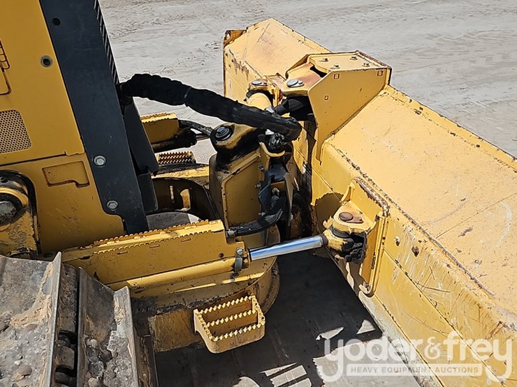 2016-deere-450j-image-14