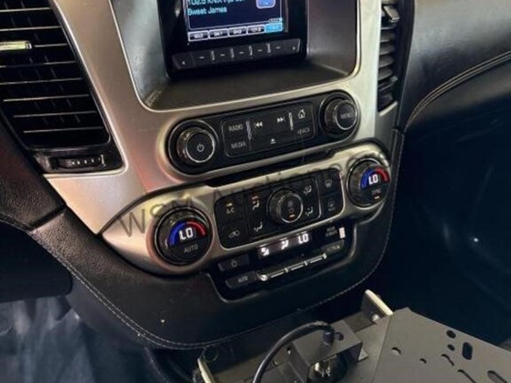 2017-chevrolet-tahoe-image-17