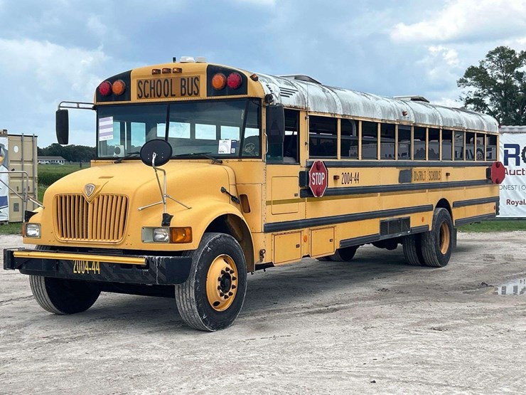 2004-ic-corporation-3000ic-school-bus-image-1