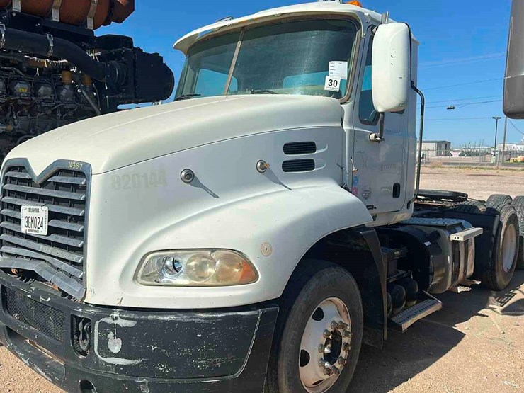 2012-mack-cxu-pinnacle-(inoperable)-image-1