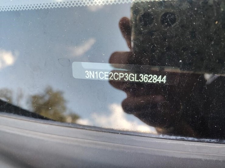 2016-nissan-versa-note-runs/moves-s-image-7