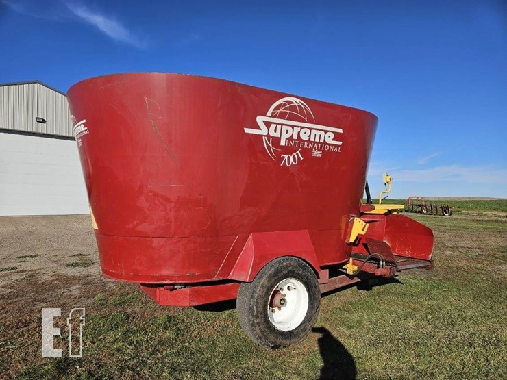 2009-supreme-intl-700t-image-3