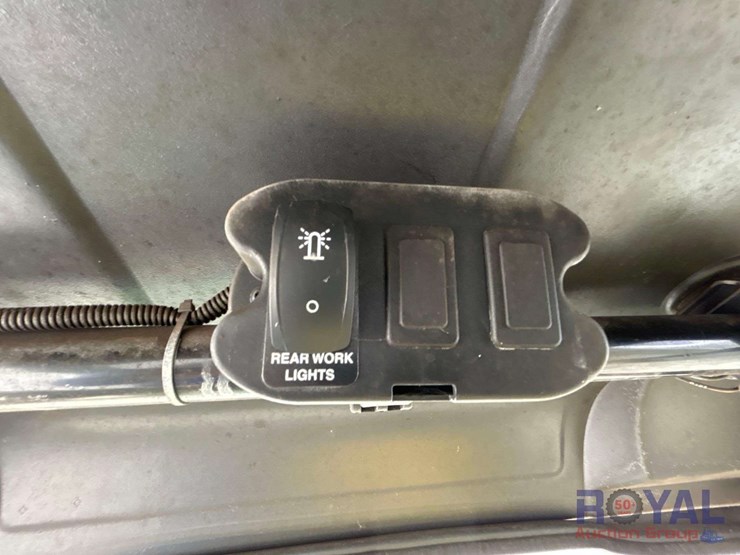 2017-john-deere-gator-image-24