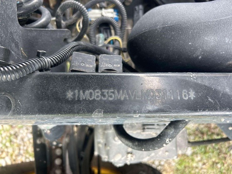 2020-john-deere-gator-xuv-835m-image-5