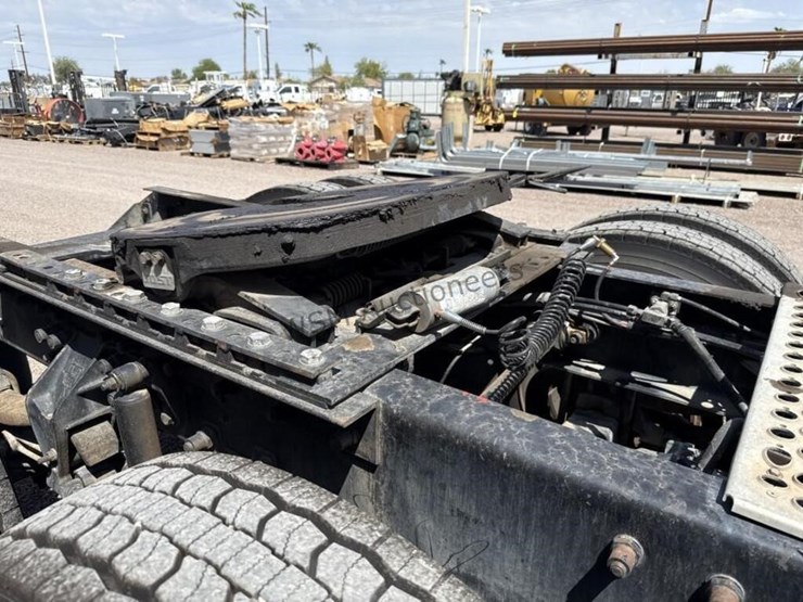 2006-kenworth-t300-image-12
