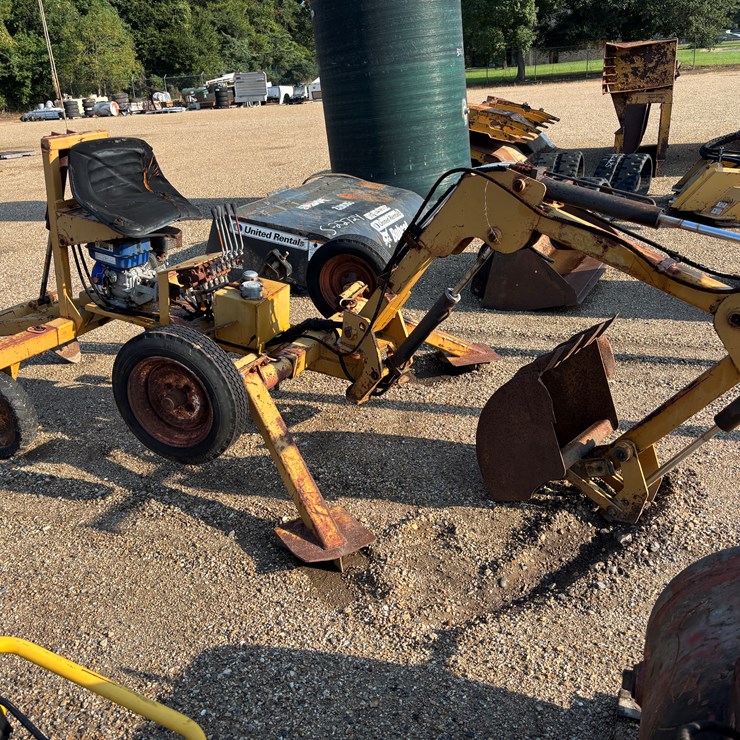 #22867 • SELF PROPELLED BACKHOE
