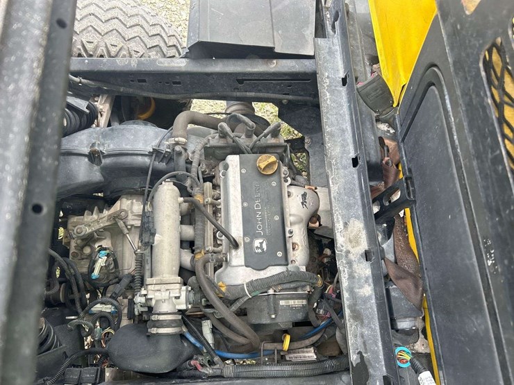 2020-john-deere-gator-xuv-835m-image-9