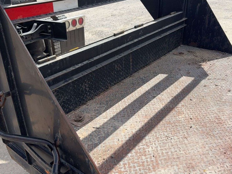 gooseneck-tandem-axle-trailer-with-ramps-image-5