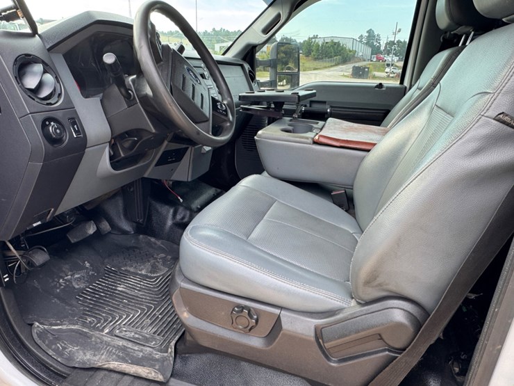 2014-ford-f550-image-21