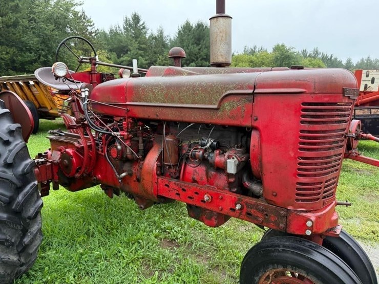 farmall-m-tractor-image-4