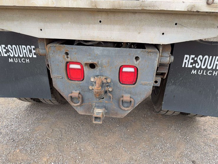 2001-kenworth-t300-image-18