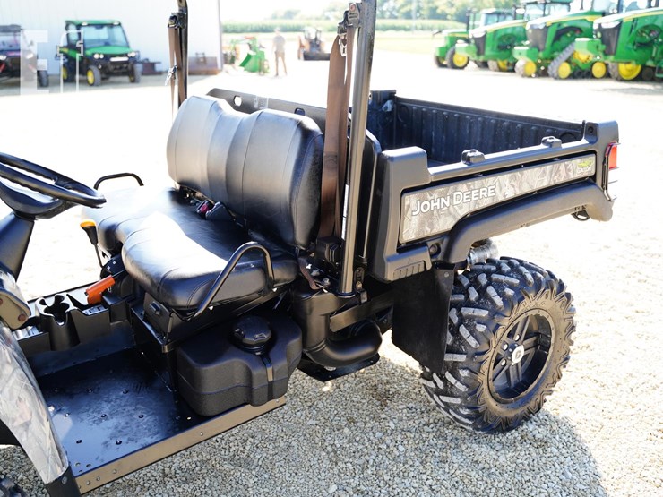 2017-john-deere-gator-xuv-825i-image-9