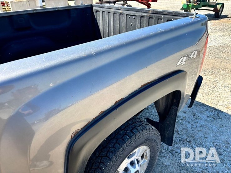 2013-chevrolet-silverado-2500-lt-image-25