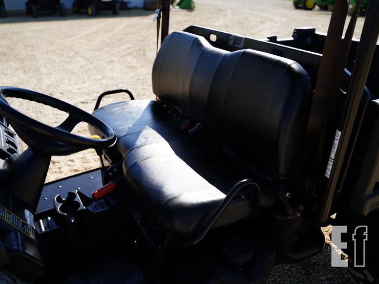 2017-john-deere-gator-xuv-825i-image-21