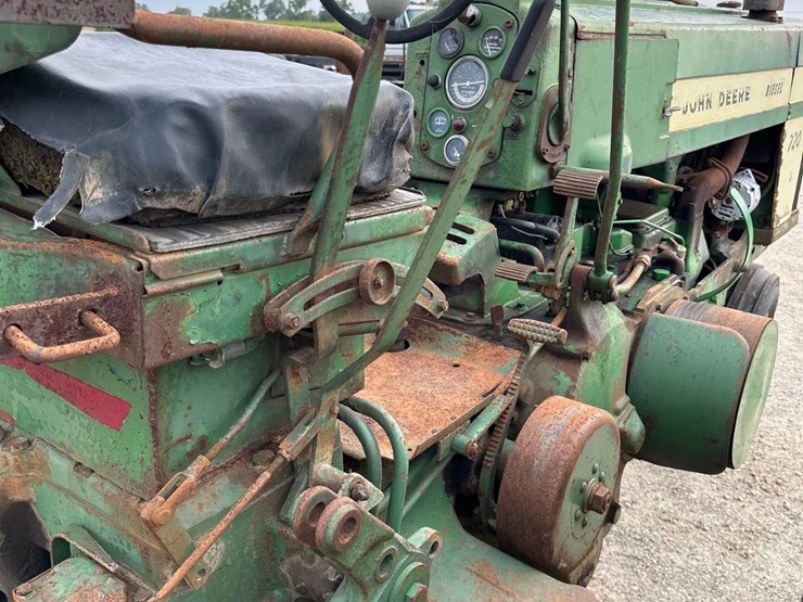 john-deere-720-image-9