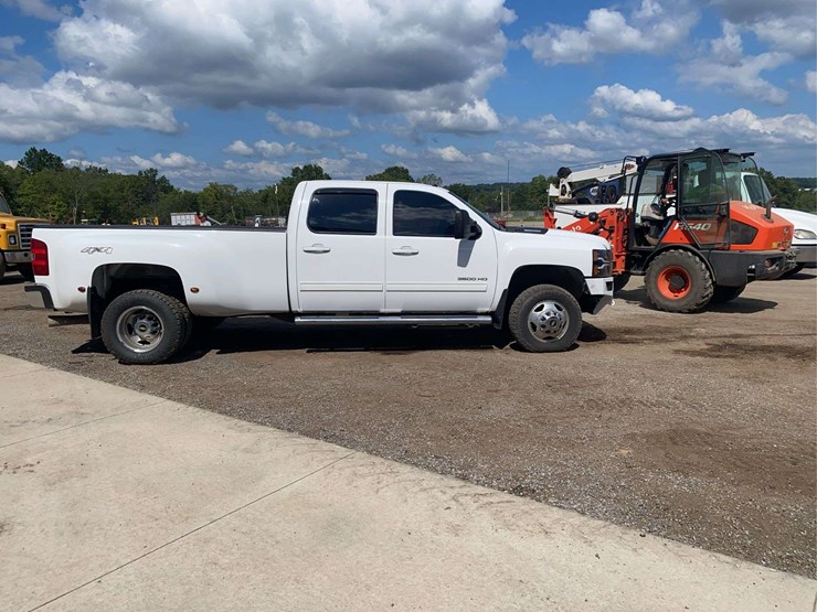 2012-chevrolet-3500-image-5