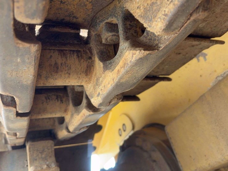 2013-caterpillar-d6t-xw-image-26