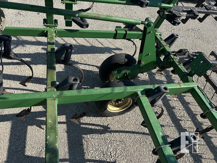 2004-john-deere-2210-image-36