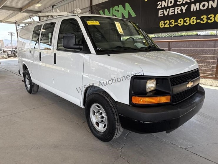 2013-chevrolet-express-2500-image-2