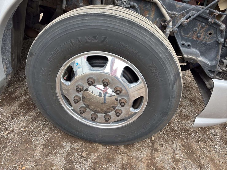 2013-kenworth-t660-image-17
