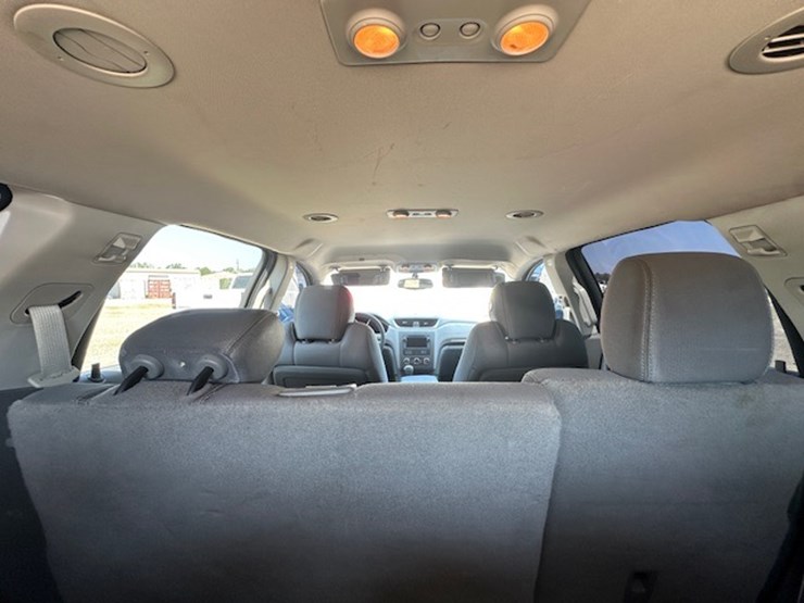 2016-chevrolet-traverse-ls-image-23