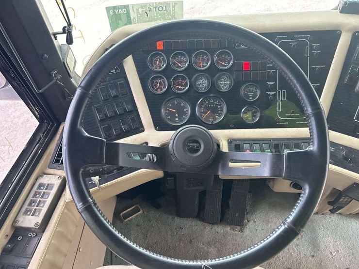 1994-prevost-liberty-coach-motorhome-image-12