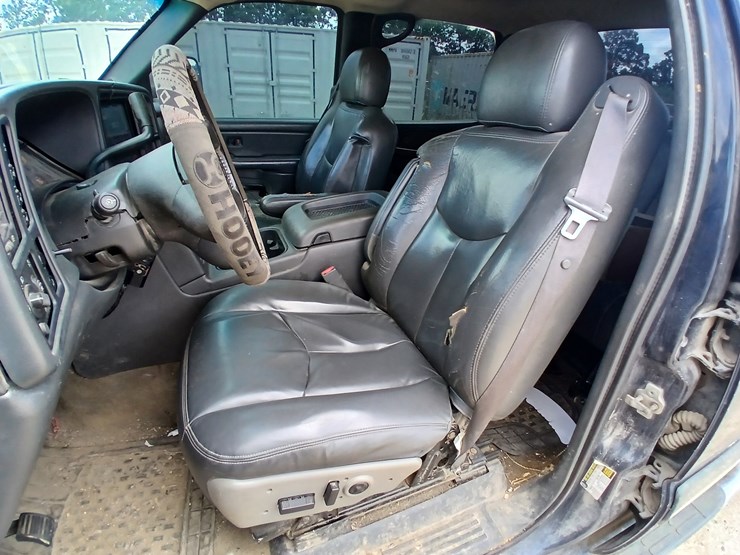 2005-chevrolet-silverado-image-25