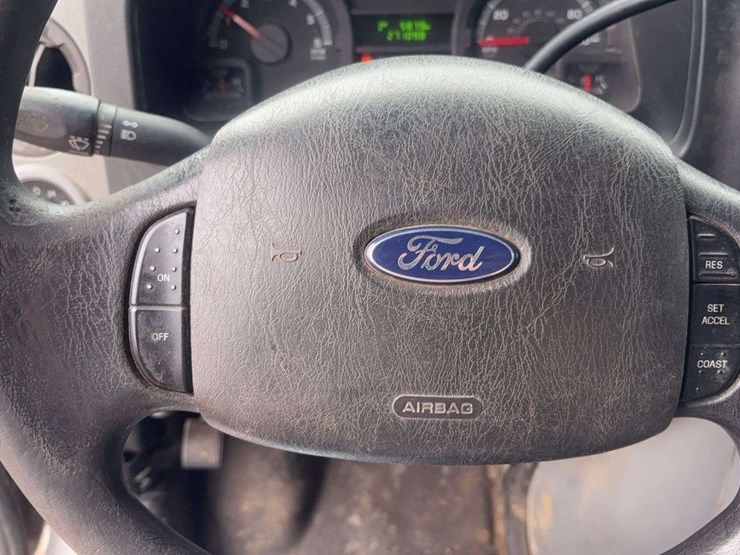 2009-ford-e350-image-24