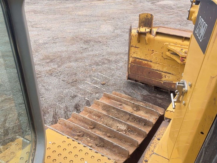 2013-caterpillar-d6t-xw-image-46