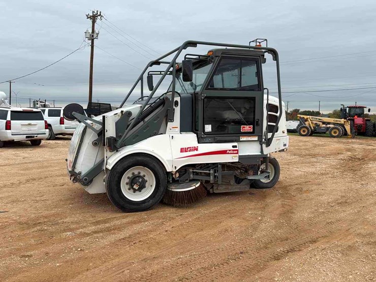 2008-elgin-sweeper-image-1