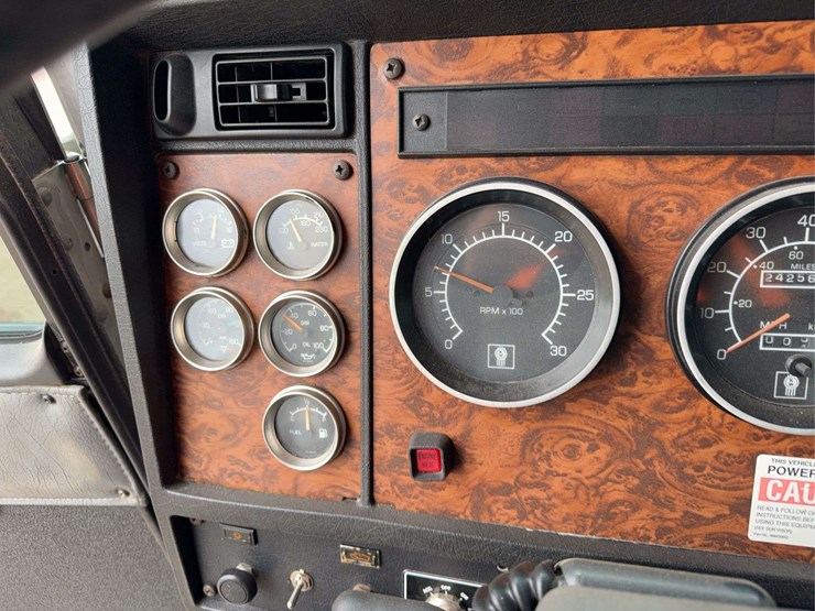 2001-kenworth-t300-image-53
