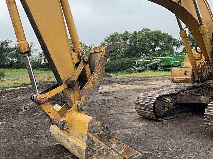 caterpillar-320-image-17