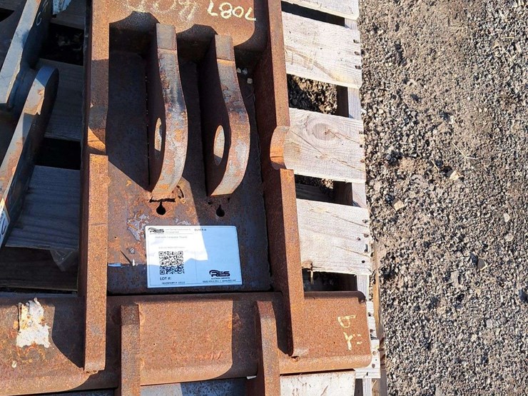 hydraulic-excavator-thumb-image-1