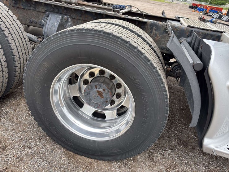 2013-kenworth-t660-image-19