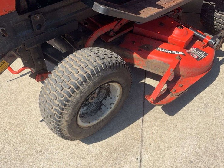ariens-s14g-lawn-tractor-image-9