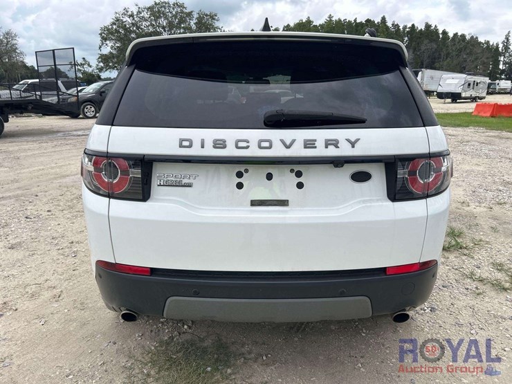 2017-land-rover-discovery-suv-image-26