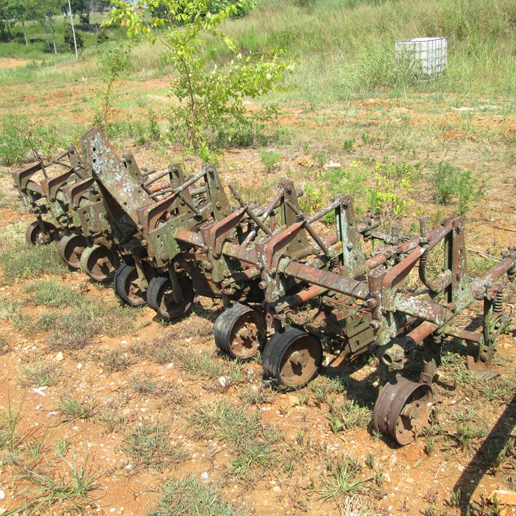 #36 • #26833 • Ford 1027 12' Cultivator 1875