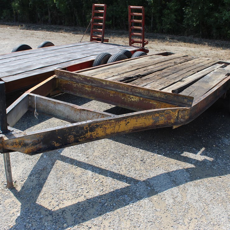 #22728 • 18FT TANDEM AXLE TAG TRAILER