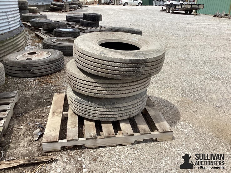 11r17.5-tires-&-rims-image-5